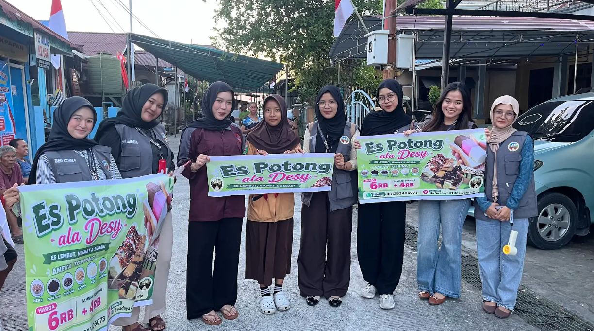 MAHASISWA KKN FAKULTAS EKONOMI DAN BISNIS DAMPINGI UMKM KARANG REJO DALAM DIGITALISASI USAHA
